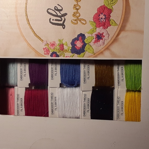 Embroidery kit NEW - Picture 2 of 4